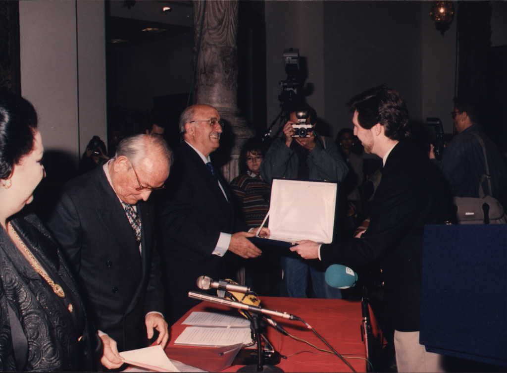 Receiving a scholarship from Montserrat Caballé and Bernabé Martí, Zaragoza, 1995.